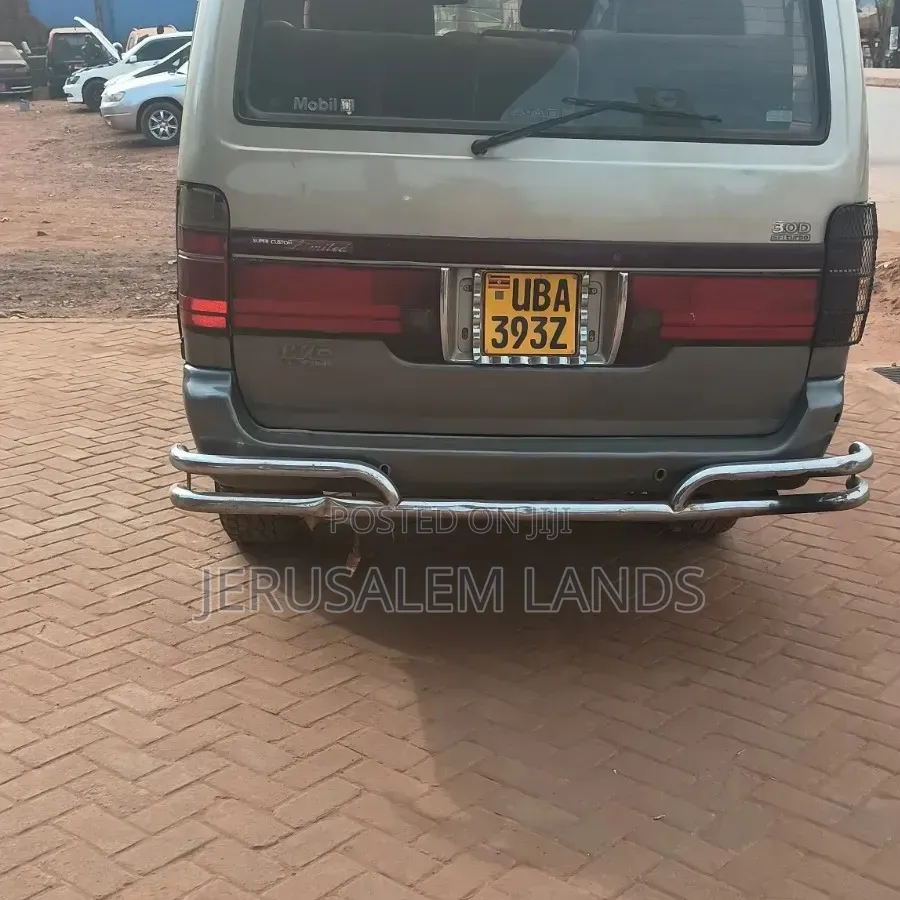 Toyota HiAce 2000 Grey