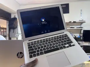 Laptop Apple MacBook Air 4GB Intel Core i5 SSD 128GB