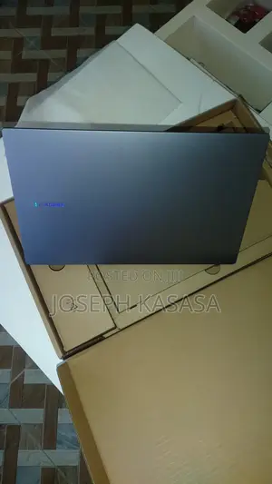 New Laptop Samsung Galaxy Book4 8GB Intel Core i5 SSD 512GB