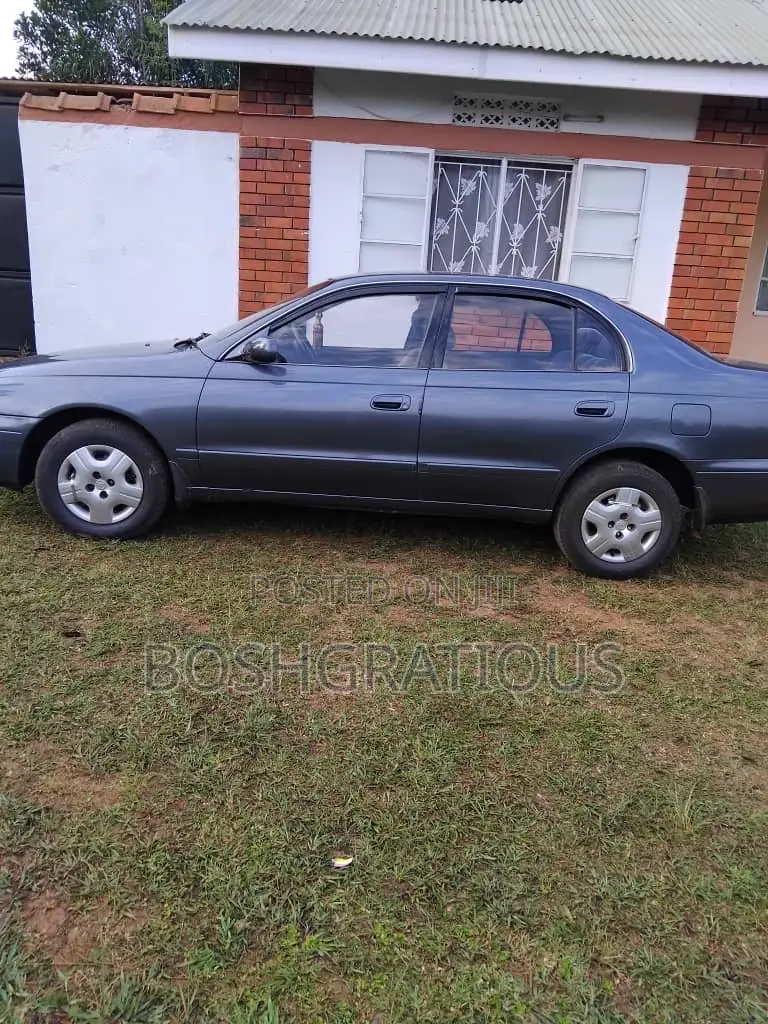 Toyota Corona 1995 Green