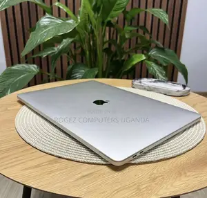 New Laptop Apple MacBook Pro 2017 16GB Intel Core i7 SSD 512GB