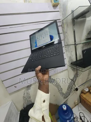 Laptop Dell Latitude 3390 2-in-1 8GB Intel Core i5 SSD 256GB
