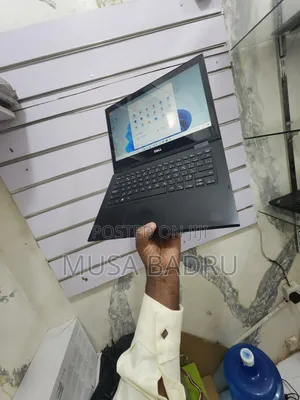 Laptop Dell Latitude 3390 2-in-1 8GB Intel Core i5 SSD 256GB