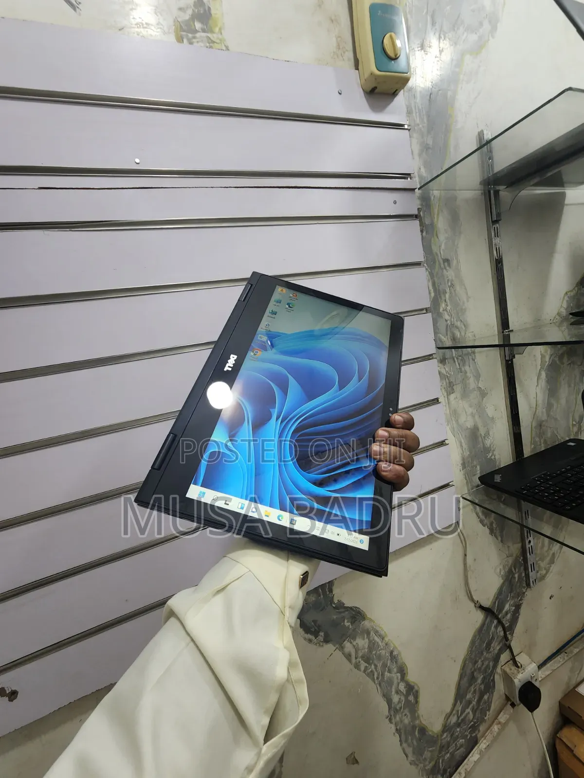 Laptop Dell Latitude 3390 2-in-1 8GB Intel Core i5 SSD 256GB