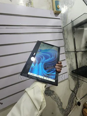 Laptop Dell Latitude 3390 2-in-1 8GB Intel Core i5 SSD 256GB