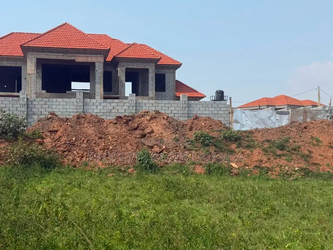 11 Decimals for Sale in Kira-Kitukutwe Parliamentary Sacco