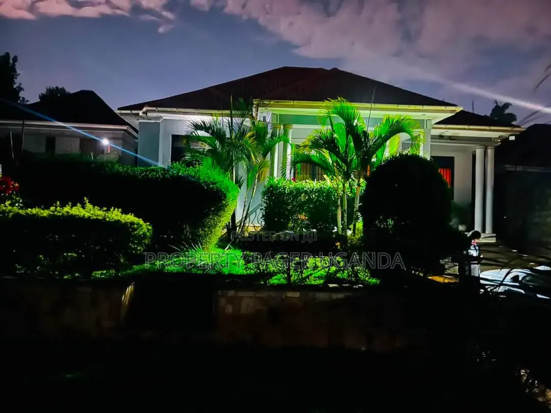 4bdrm Bungalow in Kira-Nsasa for sale