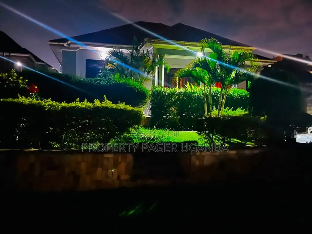 4bdrm Bungalow in Kira-Nsasa for sale