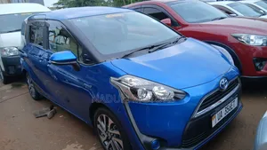 Toyota Sienta 2016 Blue
