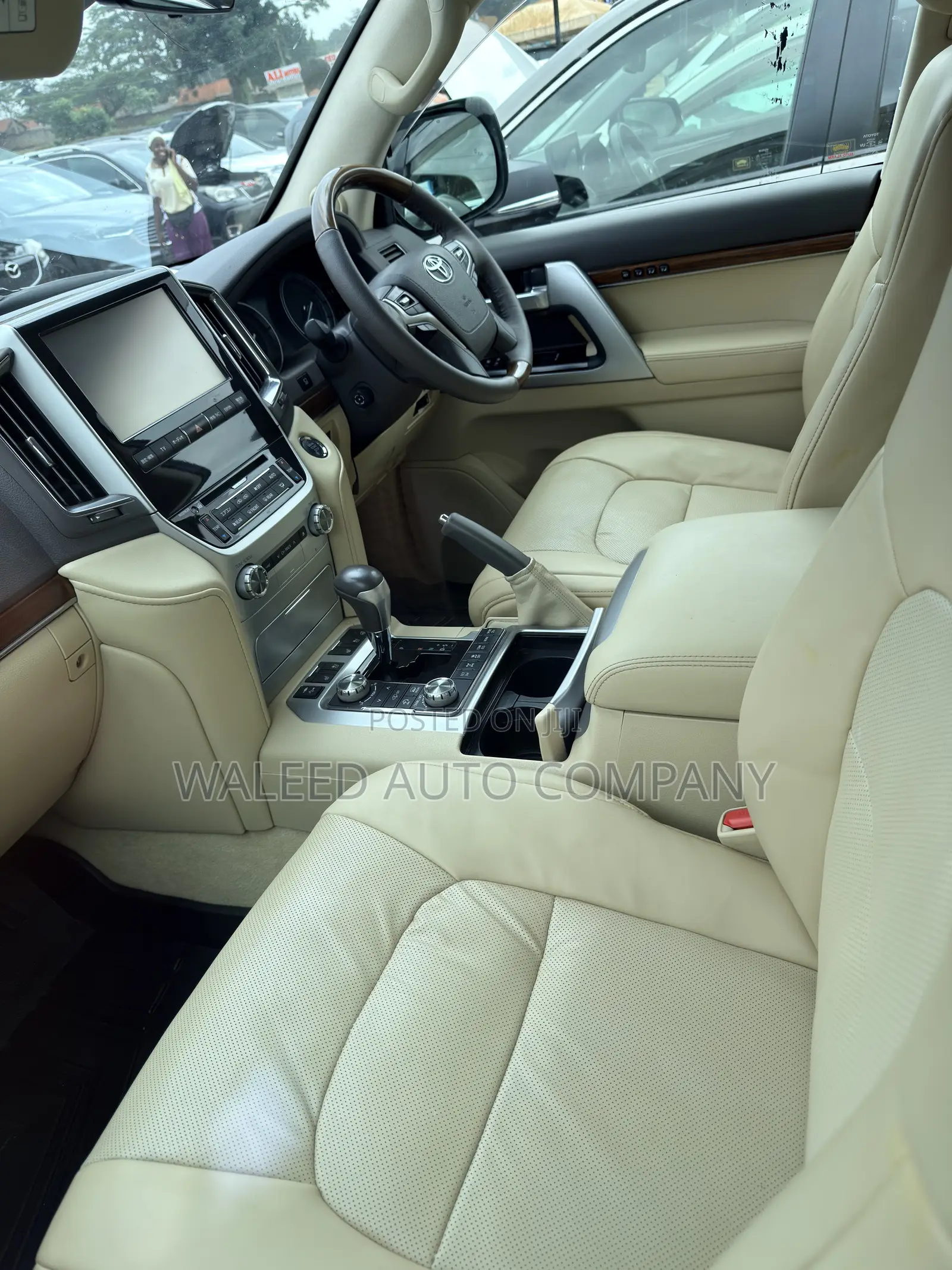 Toyota Land Cruiser 4.6 V8 ZX 2017 Black