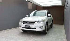 Toyota Vanguard 2012 White
