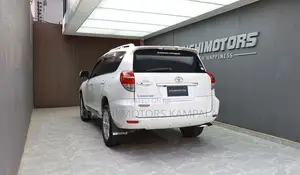 Toyota Vanguard 2012 White