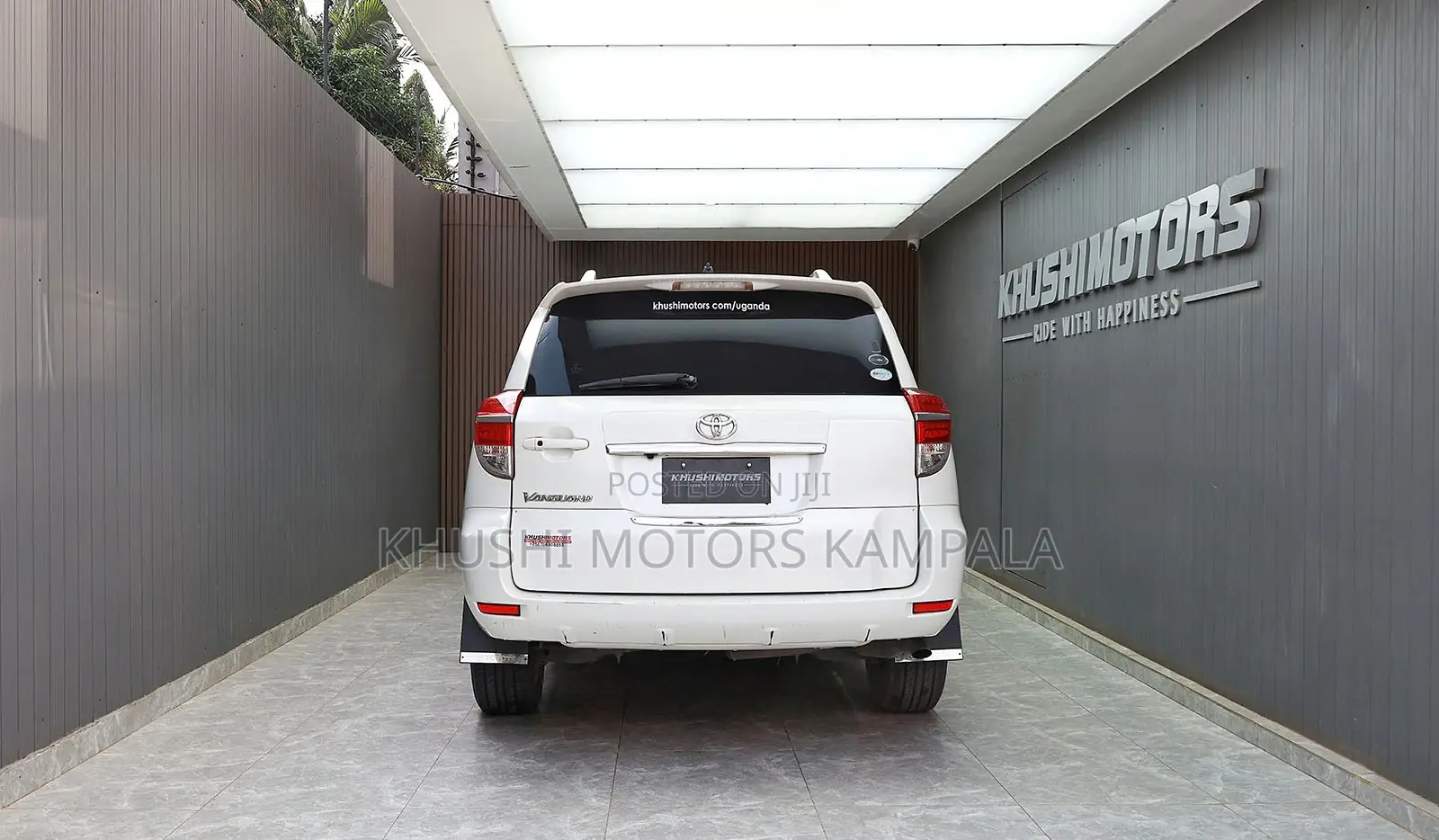 Toyota Vanguard 2012 White
