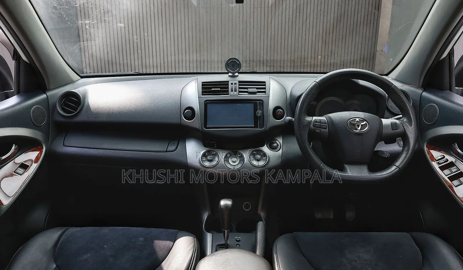 Toyota Vanguard 2012 White