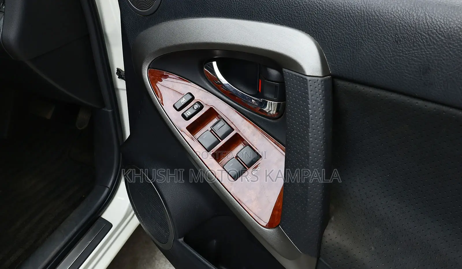 Toyota Vanguard 2012 White