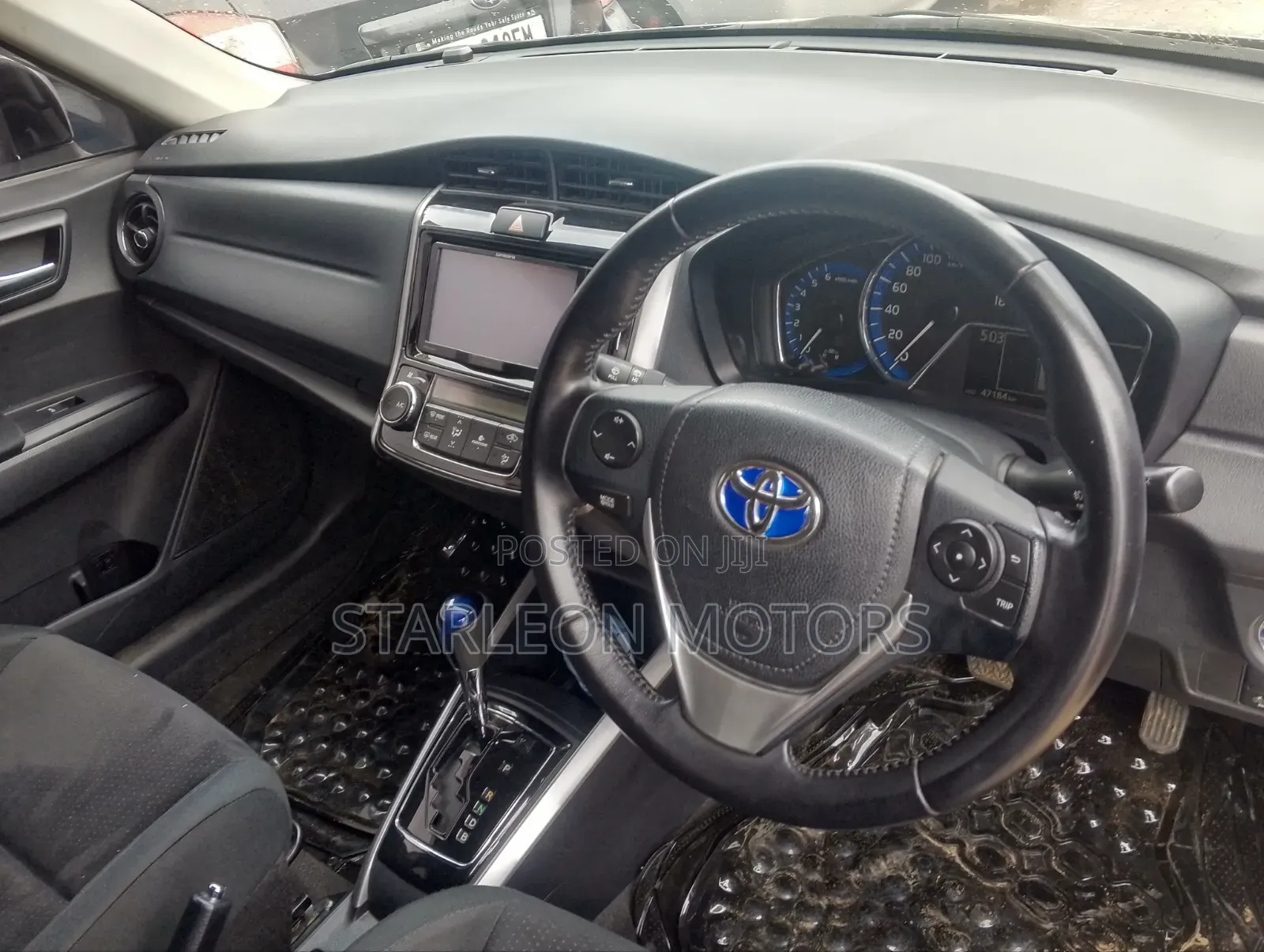 Toyota Corolla Fielder 2018 Silver