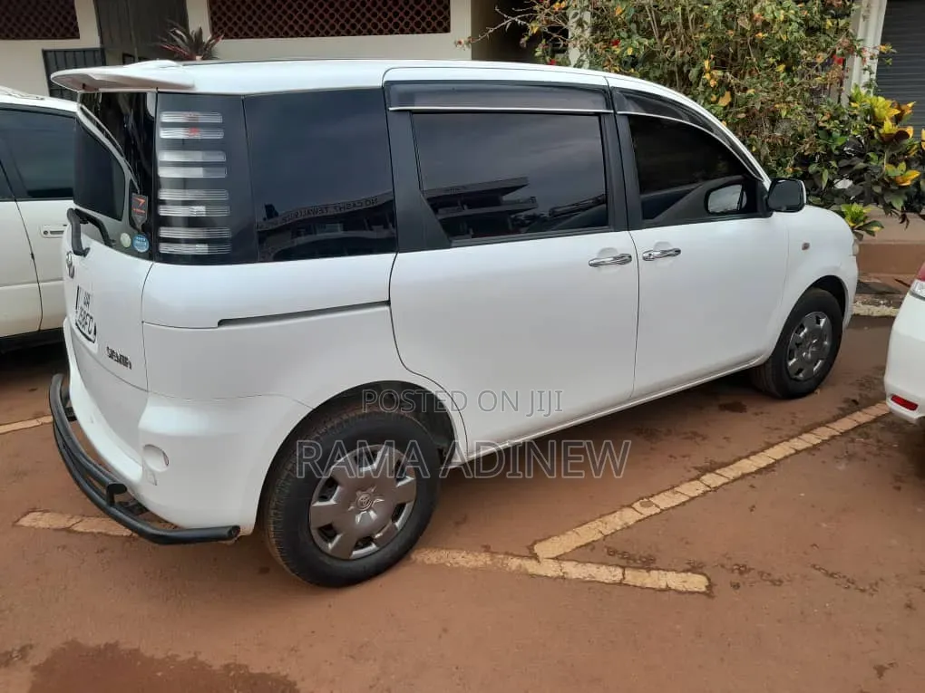 Toyota Sienta 2008 White