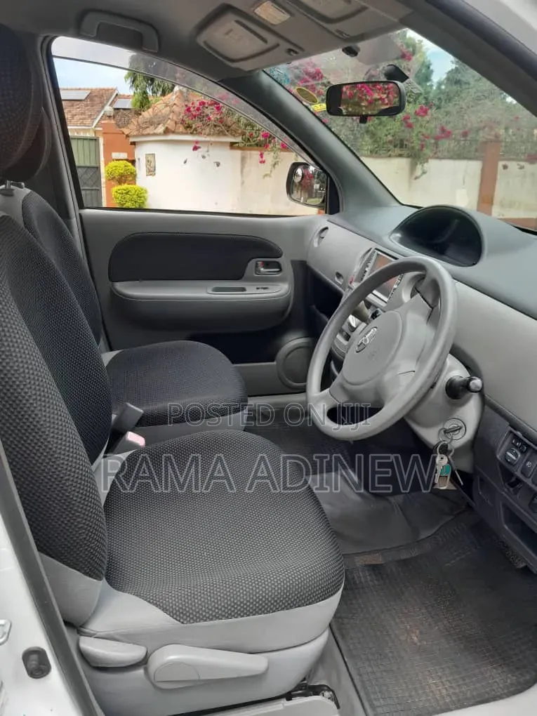 Toyota Sienta 2008 White