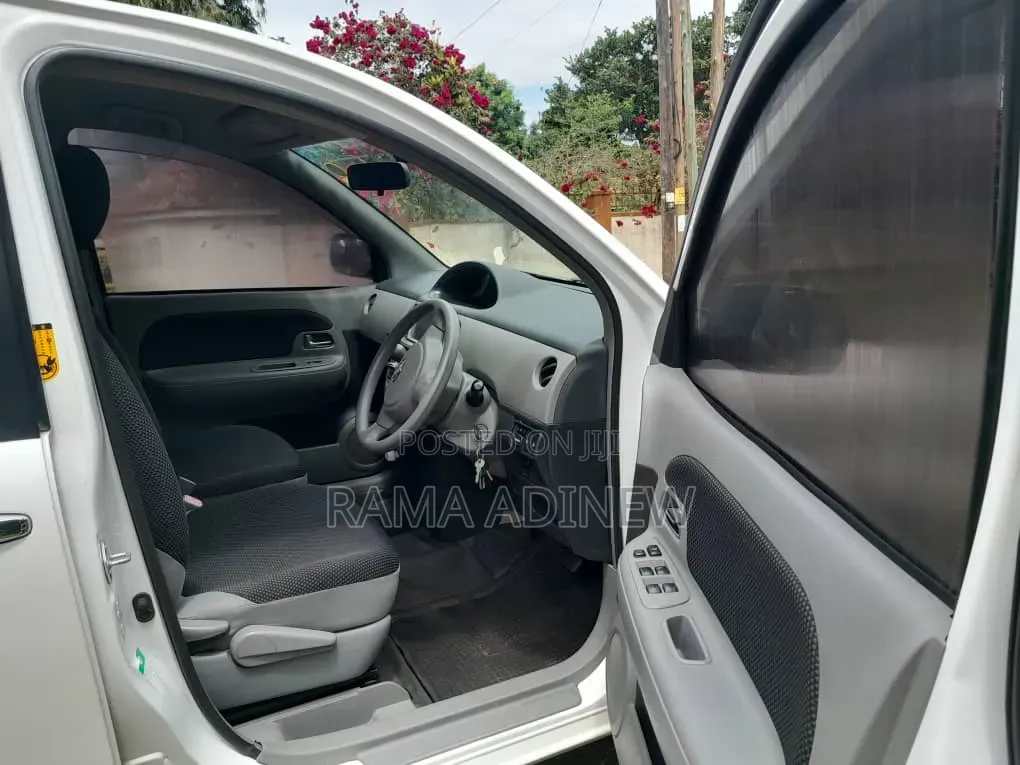 Toyota Sienta 2008 White