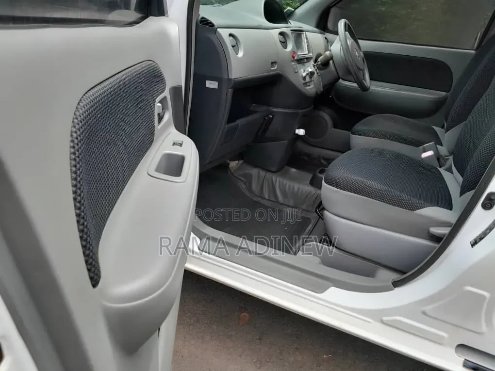 Toyota Sienta 2008 White