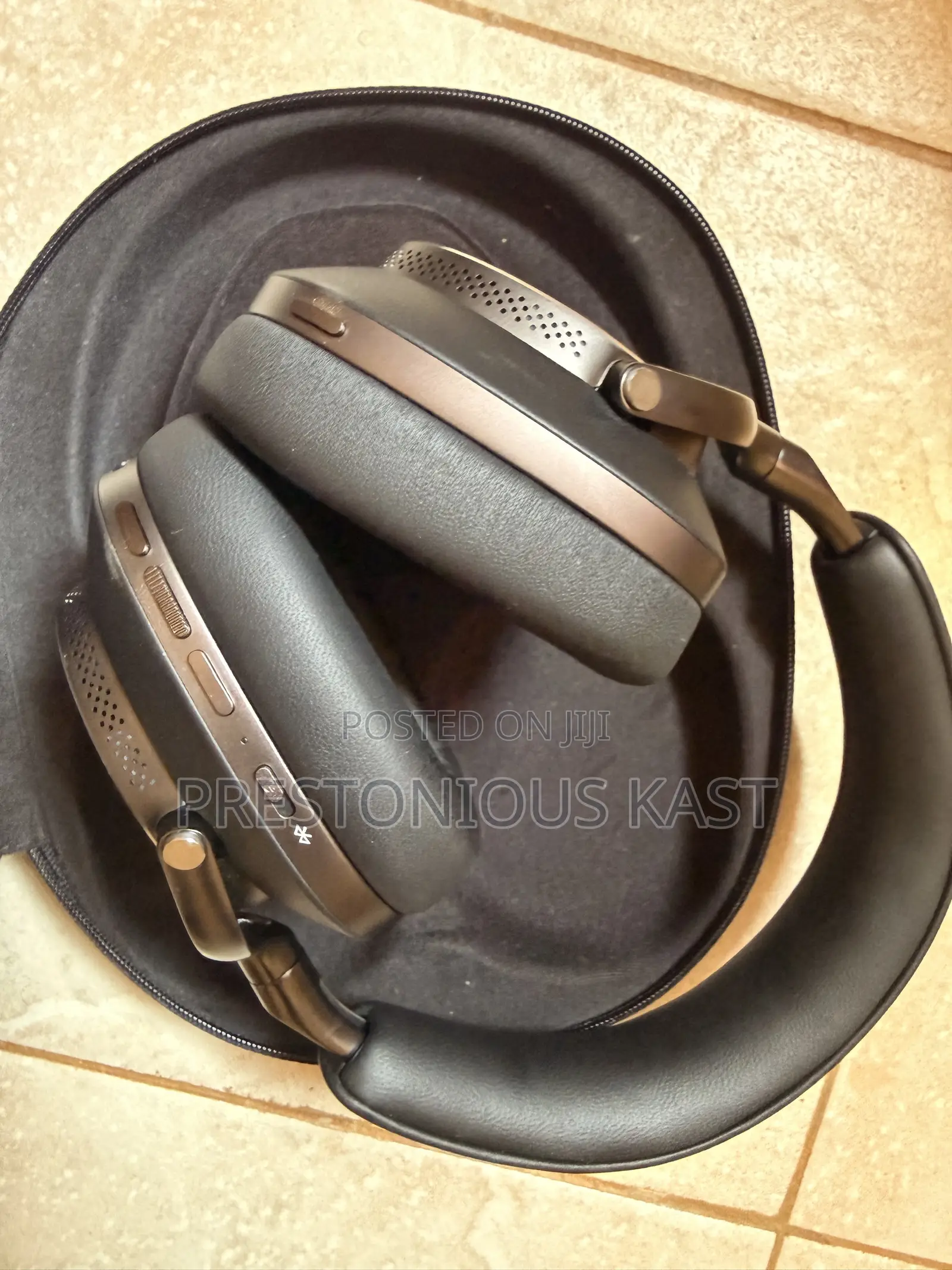 Bowers and Wilkins Px8 Headphone