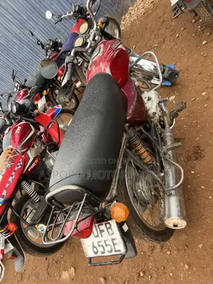 Bajaj Boxer 100 2022 Red