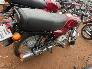Bajaj Boxer 100 2025 Red