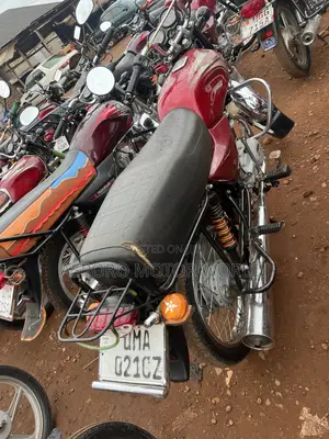 Bajaj Boxer 100 2026 Red