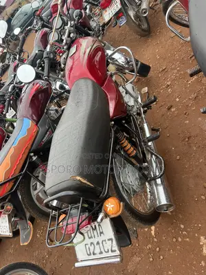Bajaj Boxer 100 2026 Red