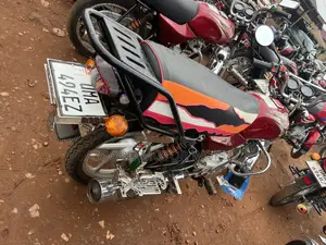 Bajaj Boxer 100 2026 Red