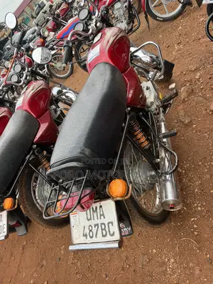Bajaj Boxer 100 2025 Red