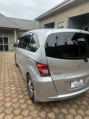 Honda Freed 2010 Silver
