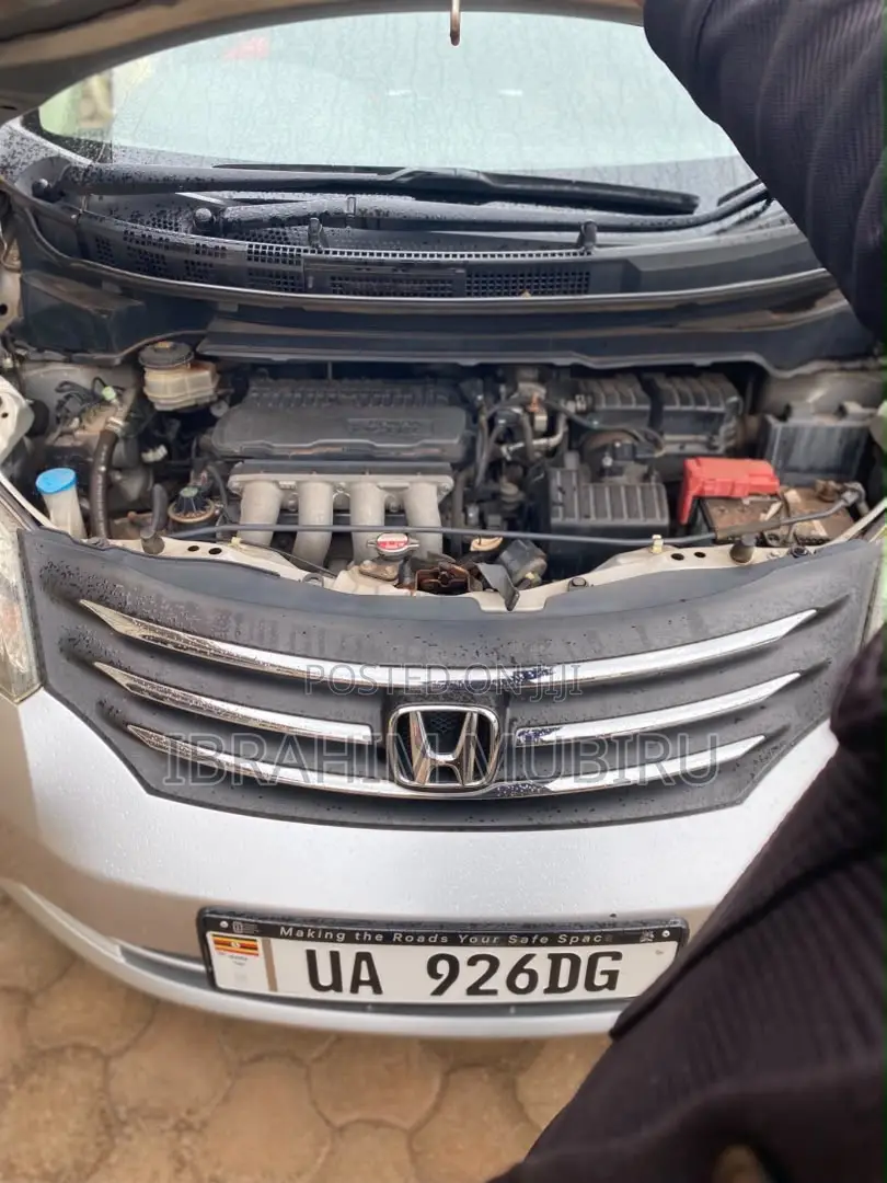 Honda Freed 2010 Silver