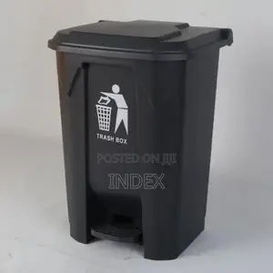 50litres Commercial-Grade Plastic Trash Can With a Foot-Operated Pedal