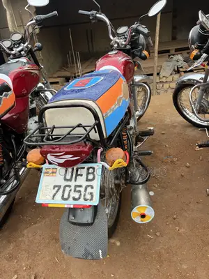 Bajaj Boxer 100 2022 Red