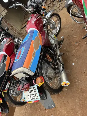Bajaj Boxer 100 2022 Red