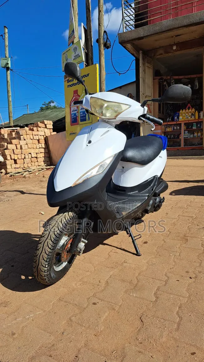 Yamaha Majesty 2025 White