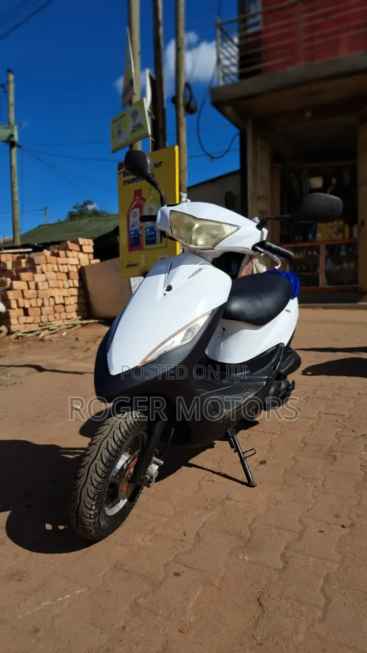 Yamaha Majesty 2025 White