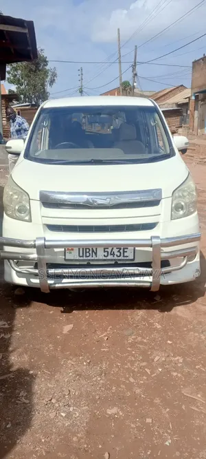Toyota Noah 2010 White