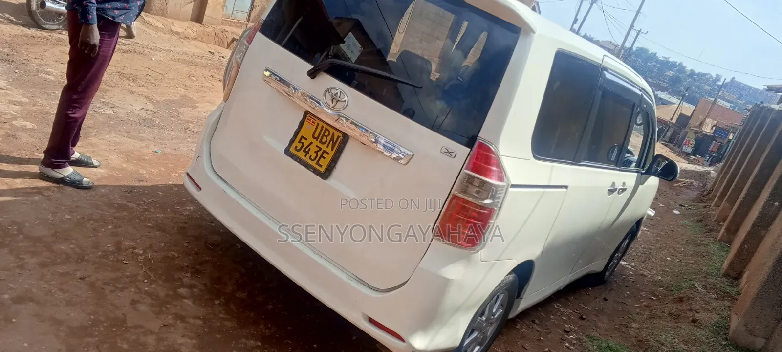 Toyota Noah 2010 White