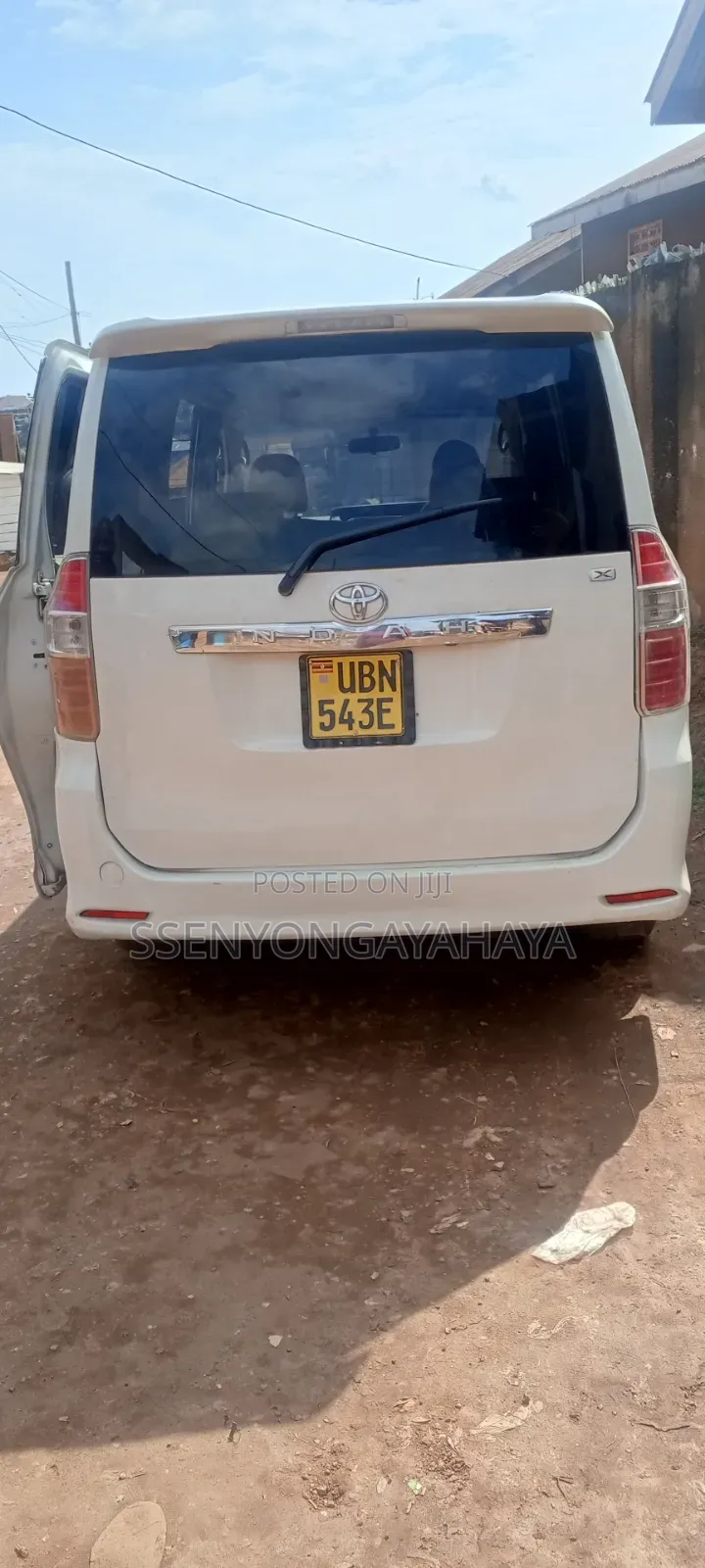 Toyota Noah 2010 White