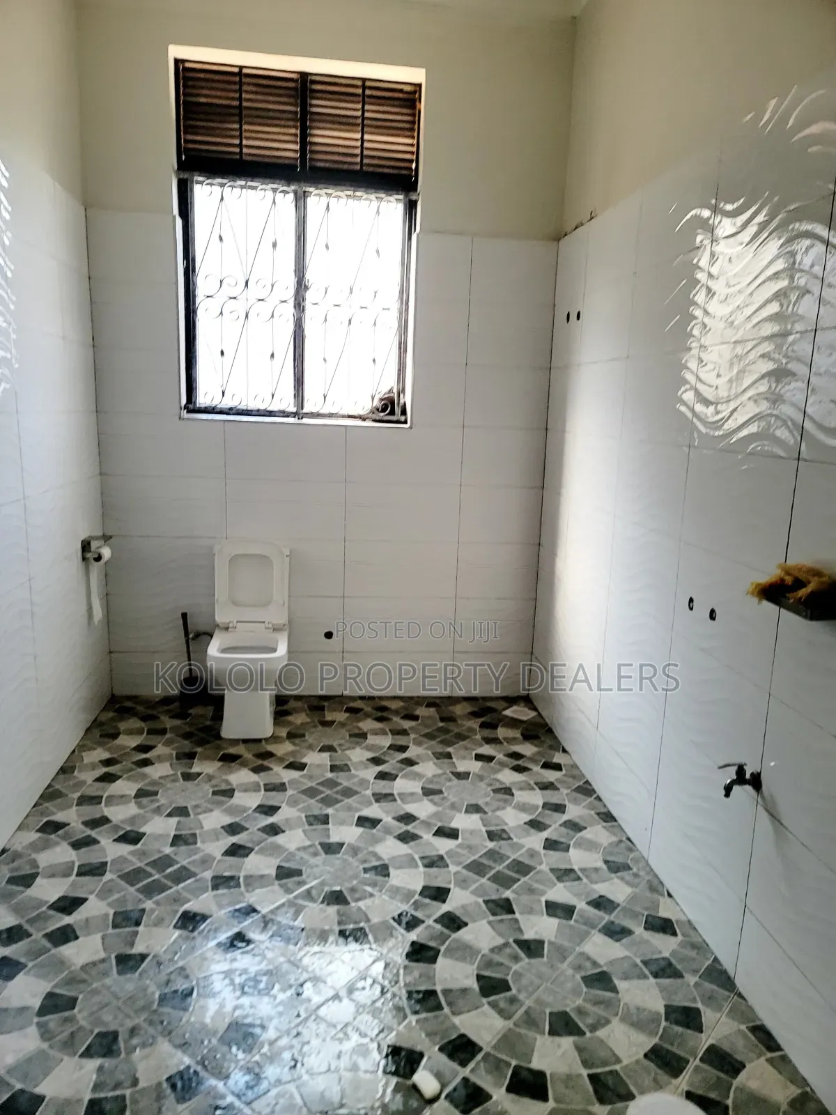 7bdrm Duplex in Sseguku, Central Division for sale
