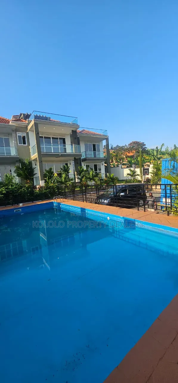 5bdrm Duplex in Lubowa, Central Division for sale