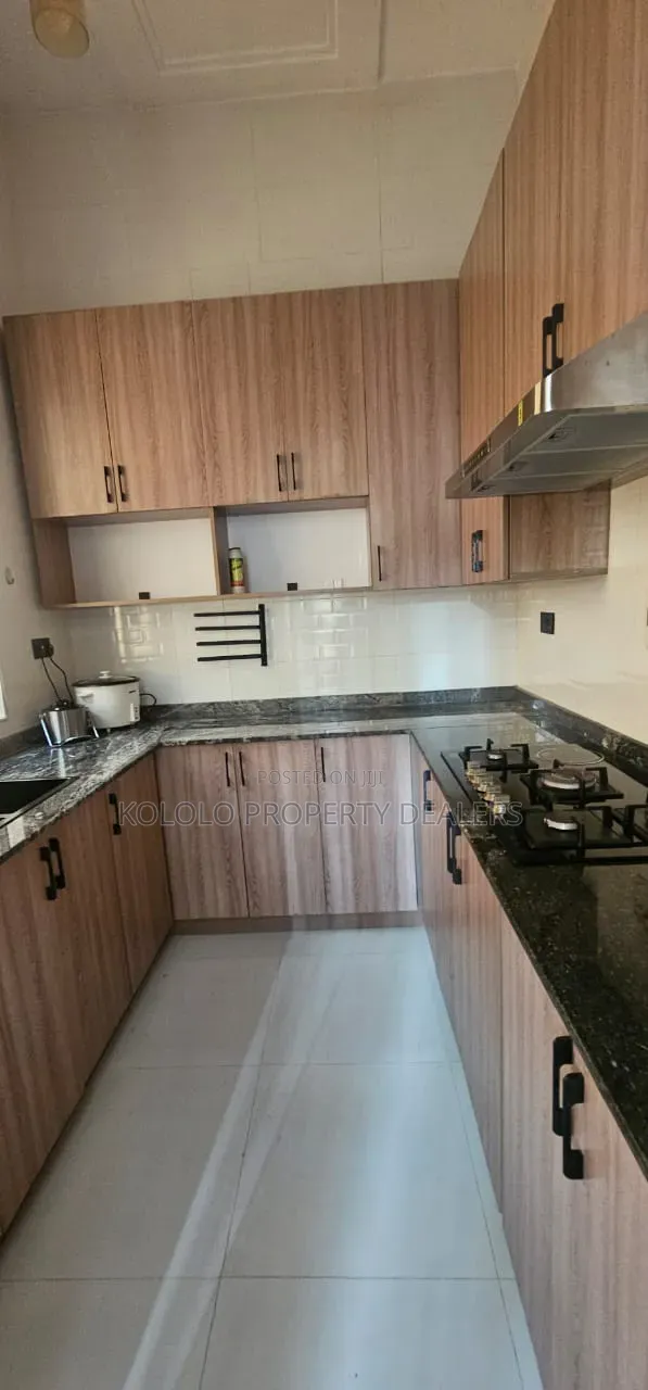 5bdrm Duplex in Lubowa, Central Division for sale