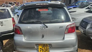 Toyota Vitz 2004 Silver