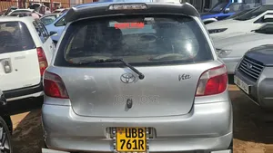 Toyota Vitz 2004 Silver