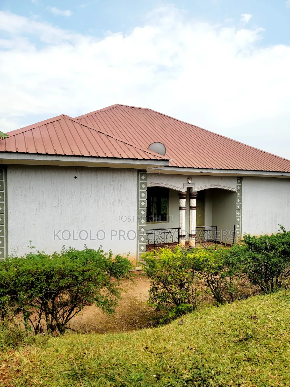 4bdrm Bungalow in Kitende, Central Division for sale