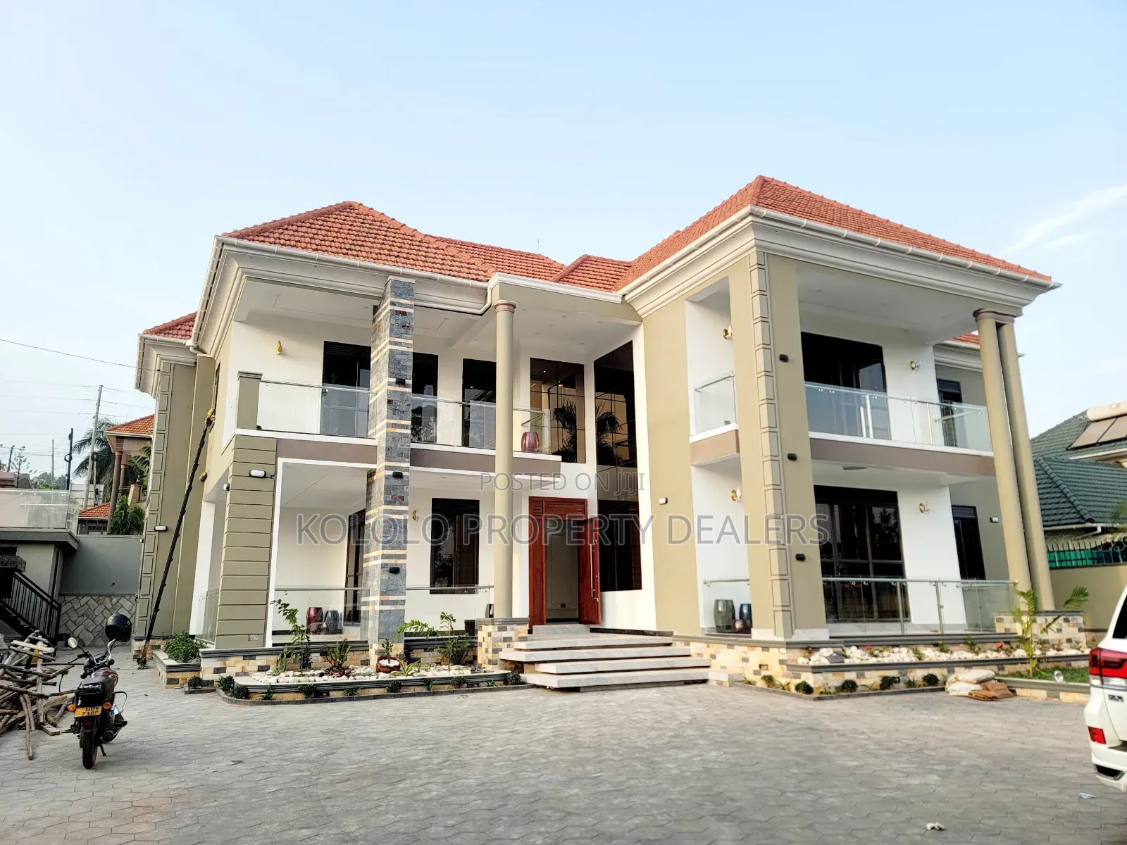 6bdrm Duplex in Akright, Central Division for sale
