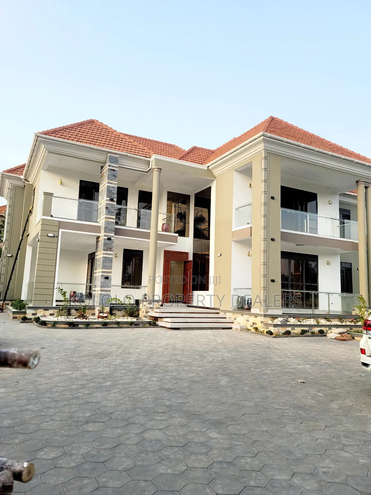 6bdrm Duplex in Akright, Central Division for sale