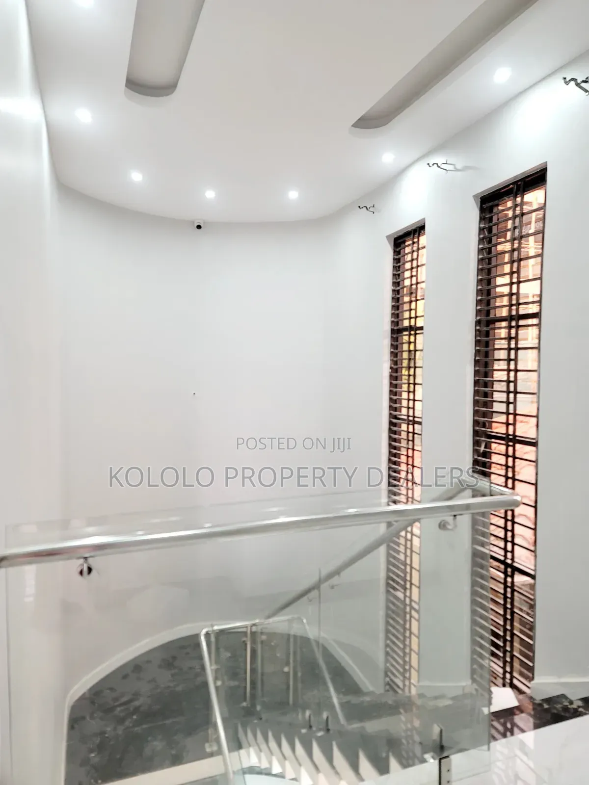 6bdrm Duplex in Akright, Central Division for sale